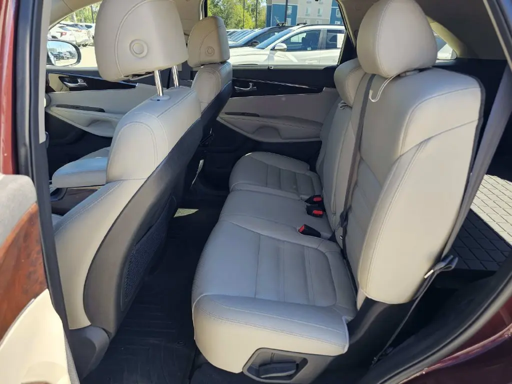 2017 Kia Sorento - $10,000