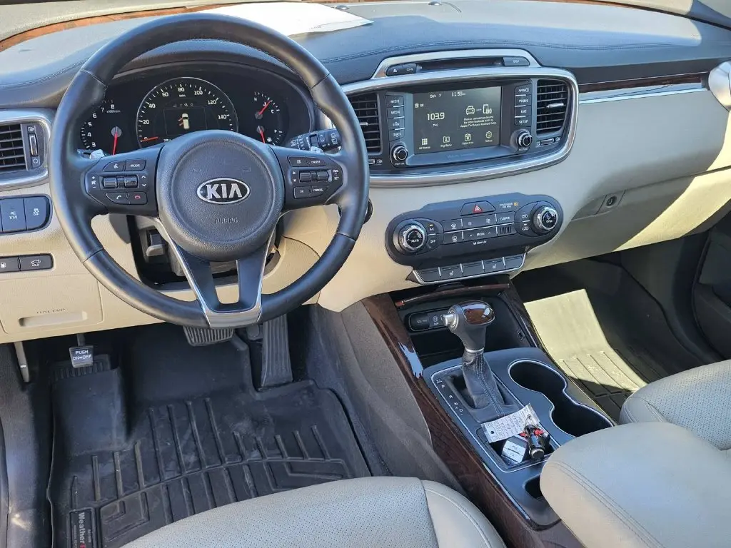 2017 Kia Sorento - $10,000