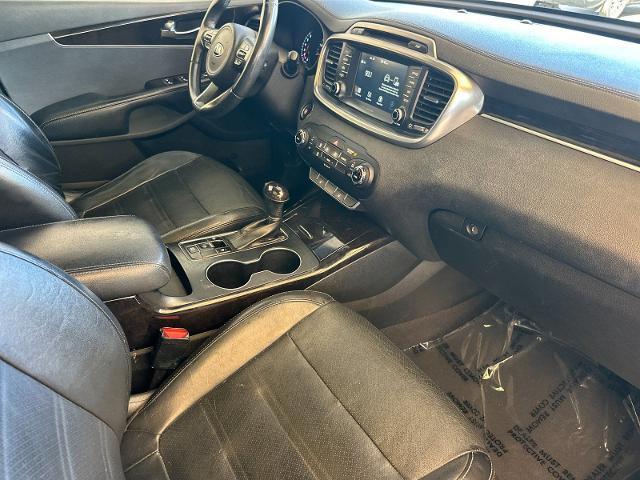 2017 Kia Sorento - $8,988