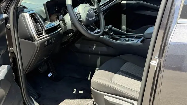 2025 Kia Sorento LX