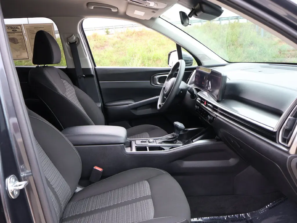 2024 Kia Sorento - $25,948
