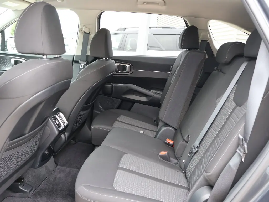 2024 Kia Sorento - $25,948