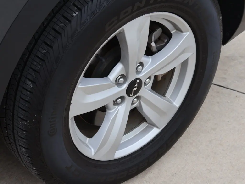 2024 Kia Sorento - $25,948