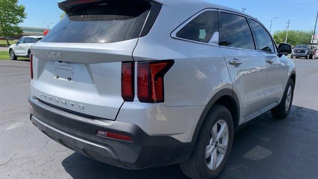 2022 Kia Sorento LX