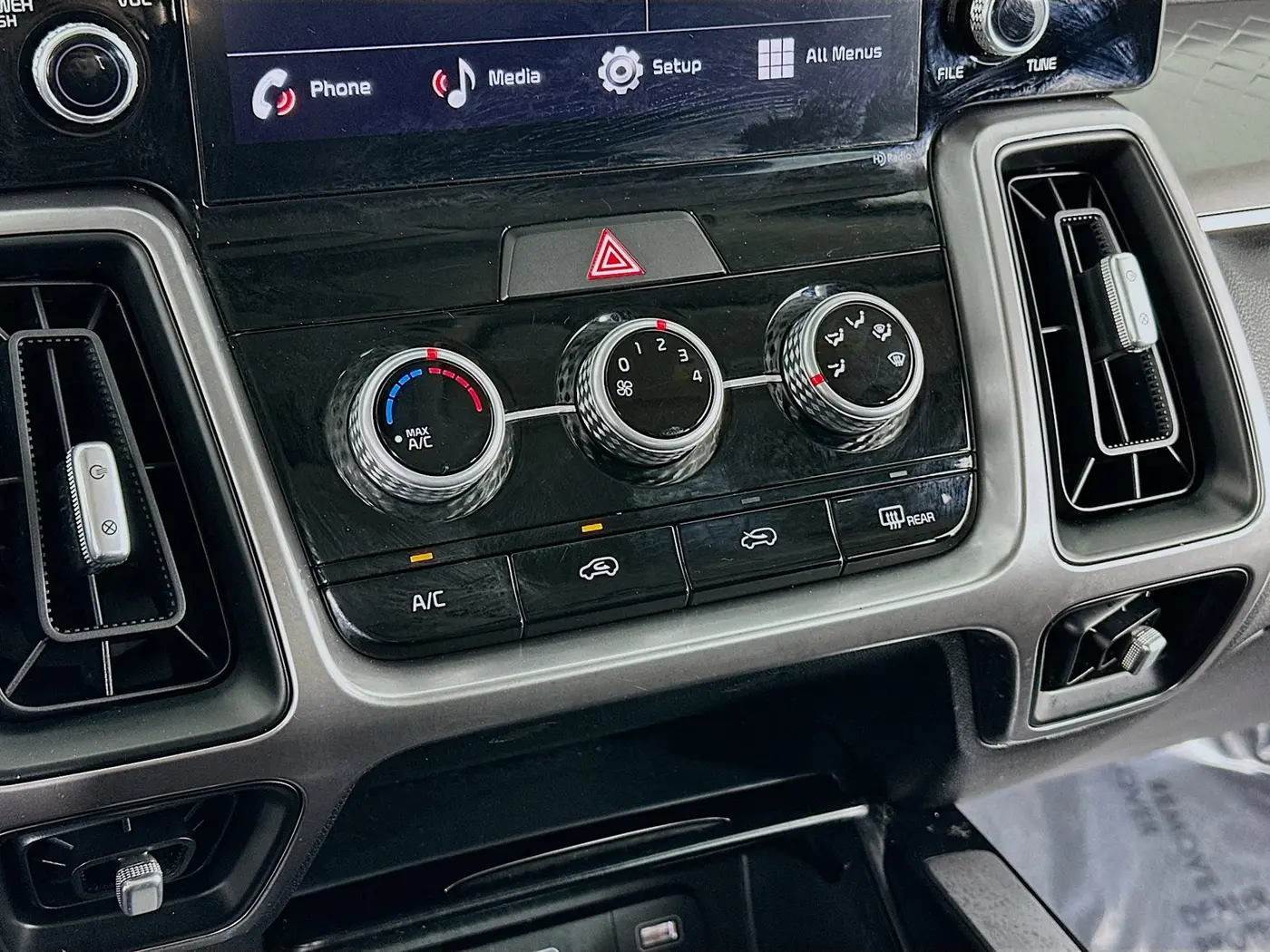 2023 Kia Sorento - $19,198