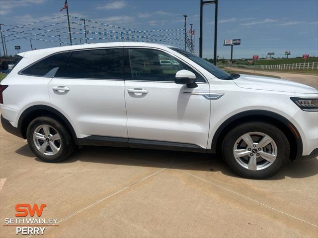 2021 Kia Sorento LX — photo 1 of 12