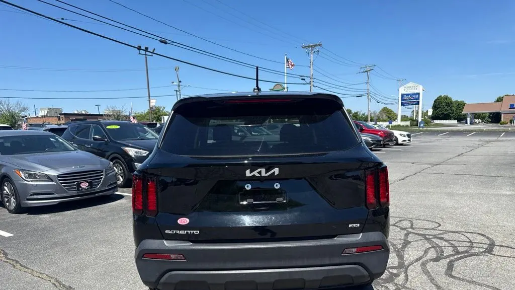 2023 Kia Sorento LX