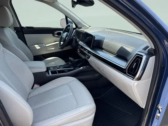 2025 Kia Sorento - $28,999