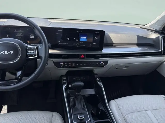 2025 Kia Sorento - $28,999