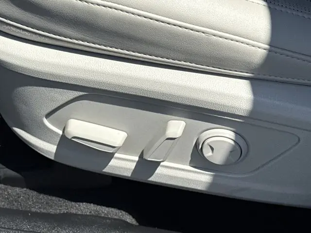 2025 Kia Sorento - $28,999