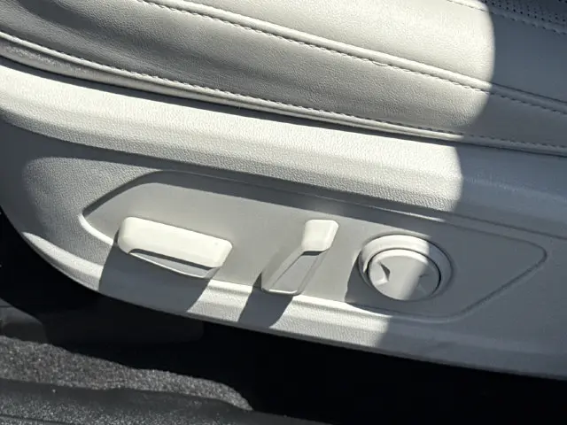 2025 Kia Sorento - $28,999