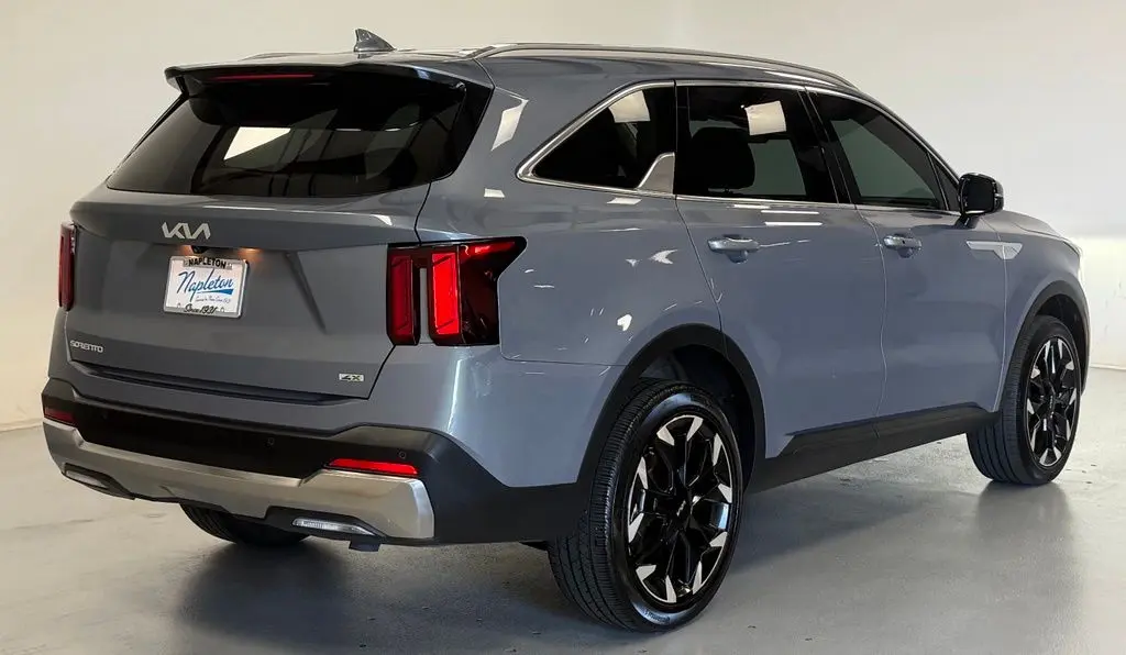 2025 Kia Sorento - $29,000