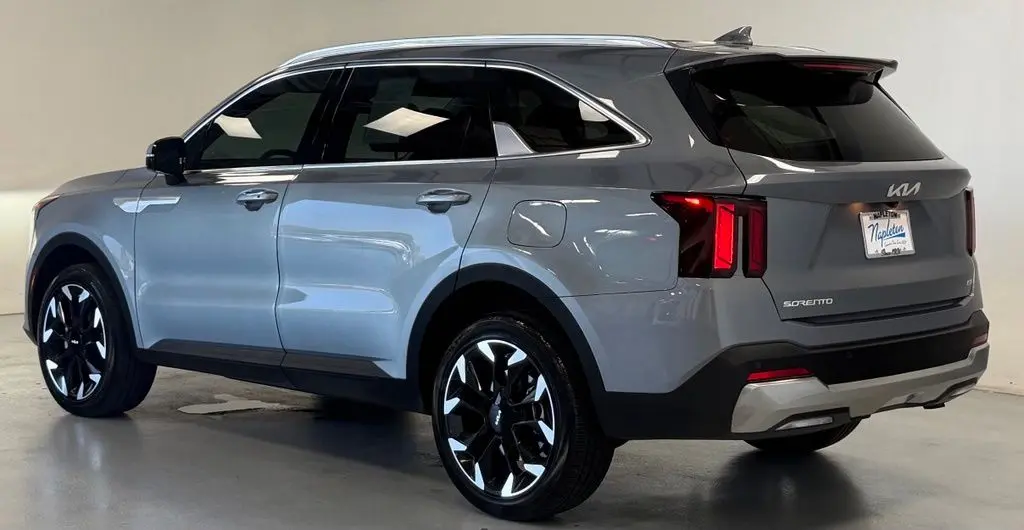 2025 Kia Sorento - $29,000