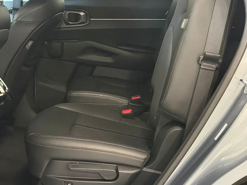 2025 Kia Sorento - $29,000