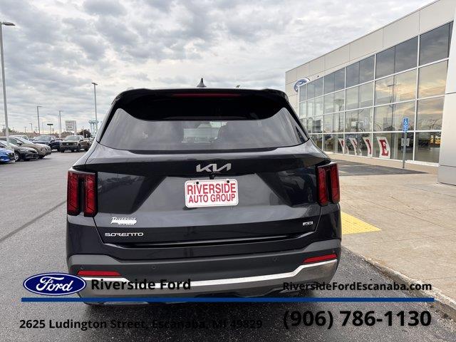 2025 Kia Sorento - $37,995