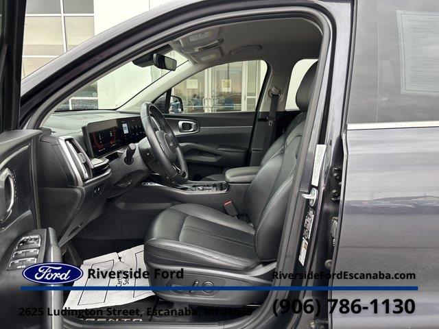 2025 Kia Sorento - $37,995