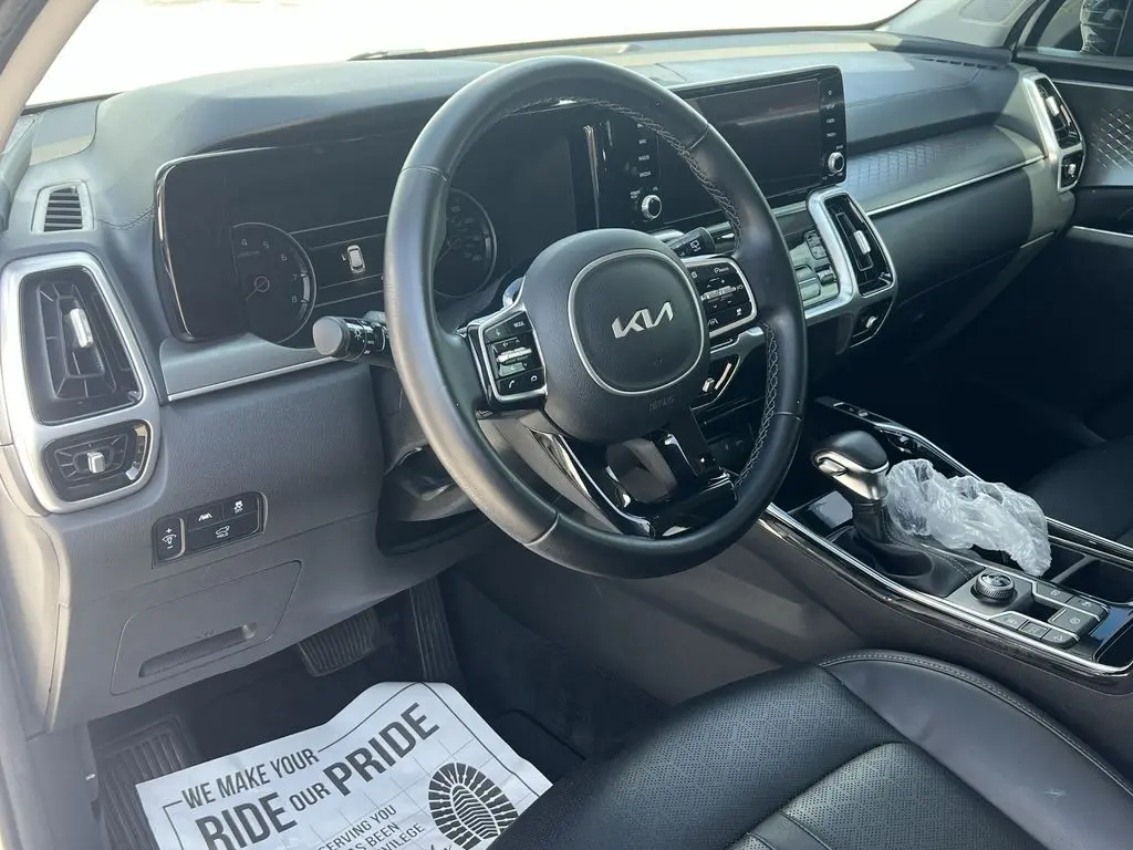 2022 Kia Sorento - $25,980
