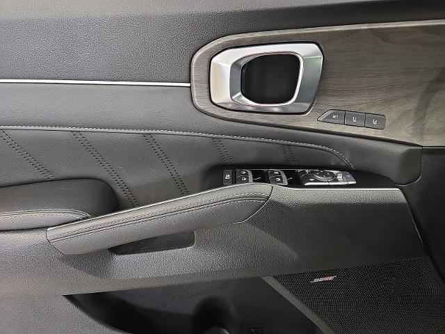 2025 Kia Sorento - $36,999