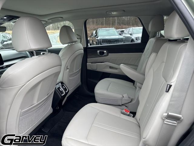 2025 Kia Sorento - $40,990