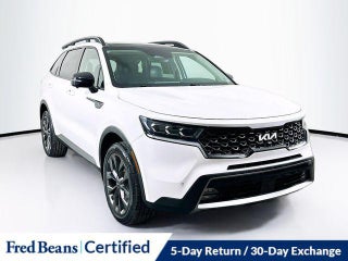2022 Kia Sorento with Glacial White Pearl Exterior