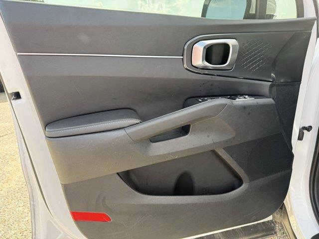 2025 Kia Sorento - $28,900
