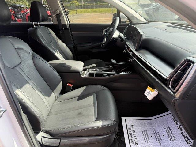 2025 Kia Sorento - $28,900