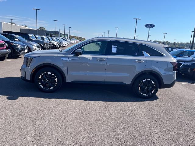2025 Kia Sorento - $29,999