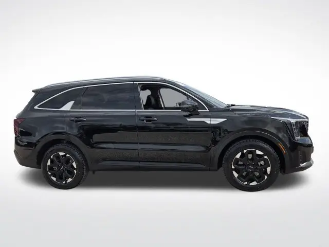 2025 Kia Sorento - $29,800