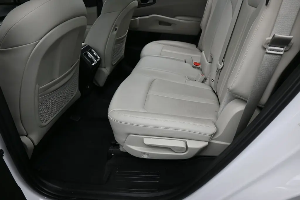 2024 Kia Sorento - $24,584