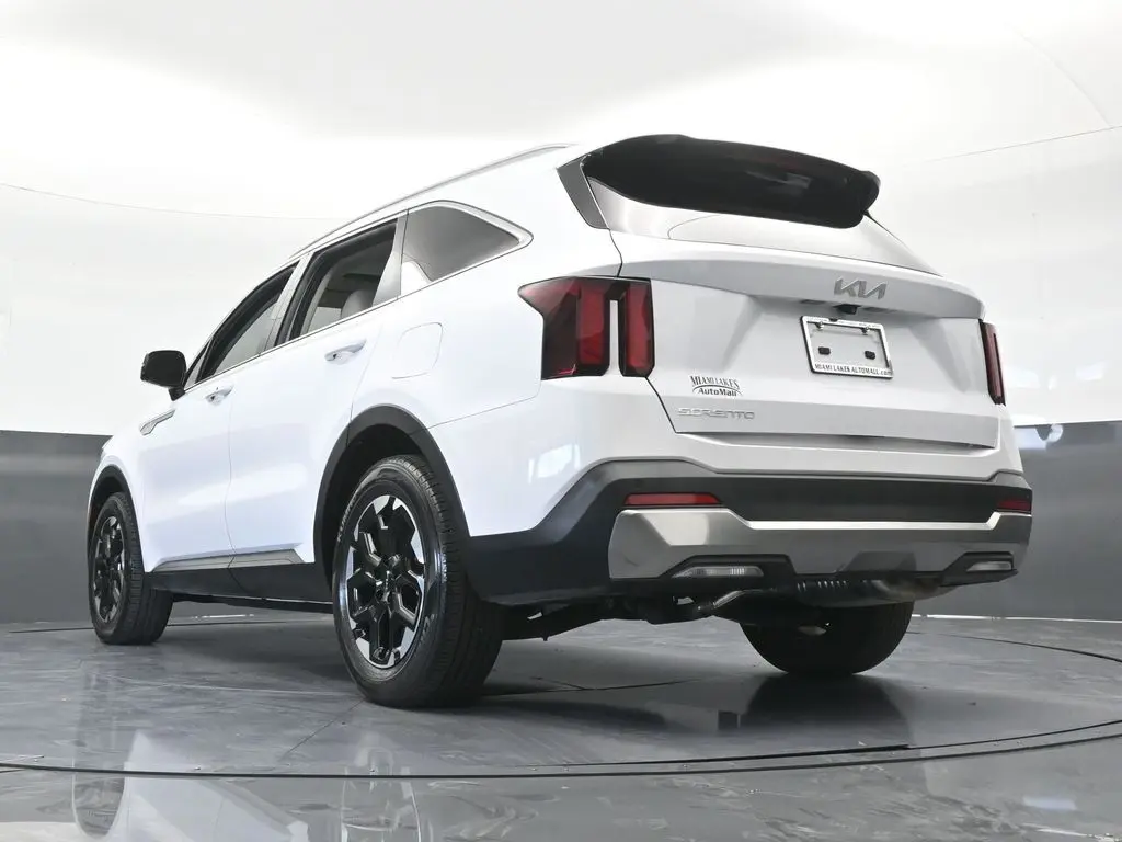 2024 Kia Sorento - $24,584