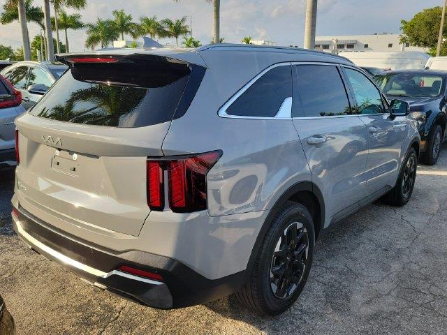 2025 Kia Sorento - $25,990