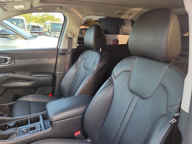 2025 Kia Sorento - $25,990