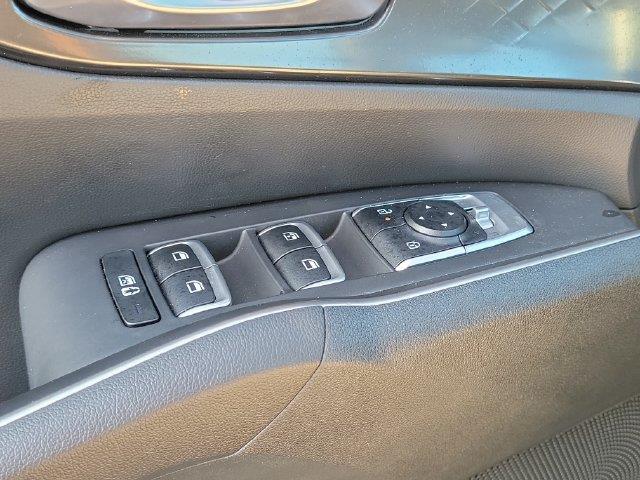 2025 Kia Sorento - $25,990