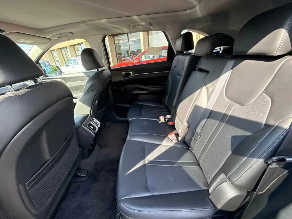 2023 Kia Sorento - $28,299