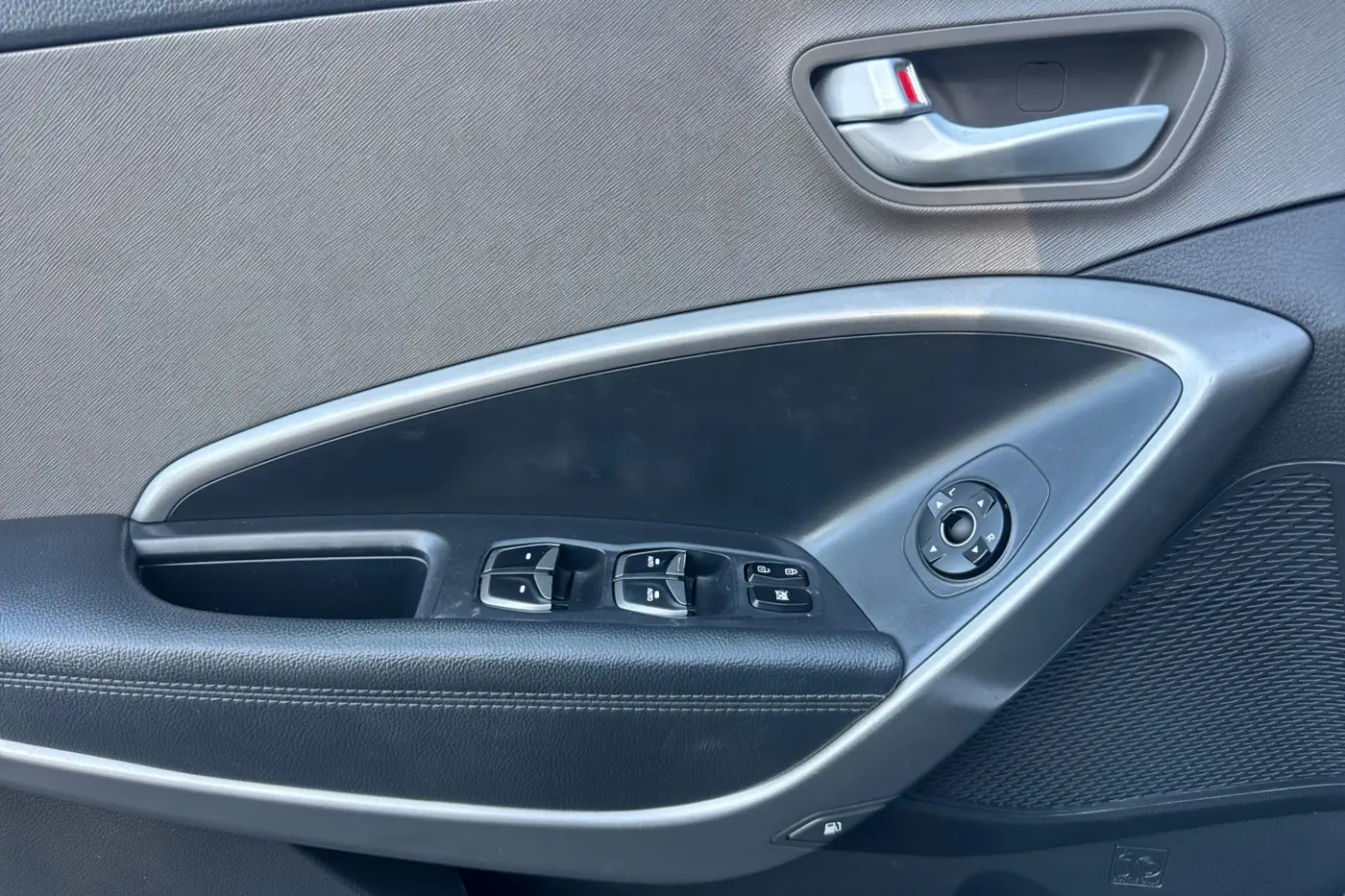 2016 Hyundai Santa Fe Sport - $9,950