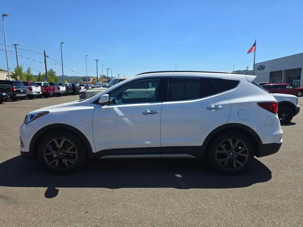 2017 Hyundai Santa Fe - $17,249
