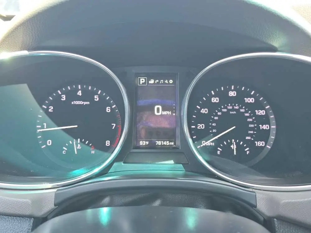 2017 Hyundai Santa Fe - $17,249
