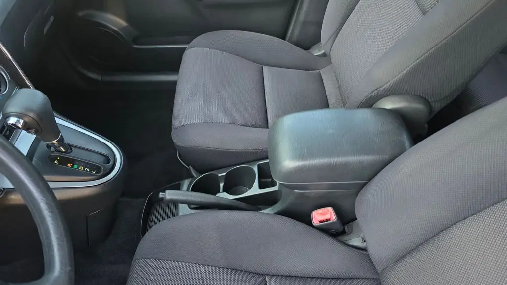 2004 Pontiac Vibe Base