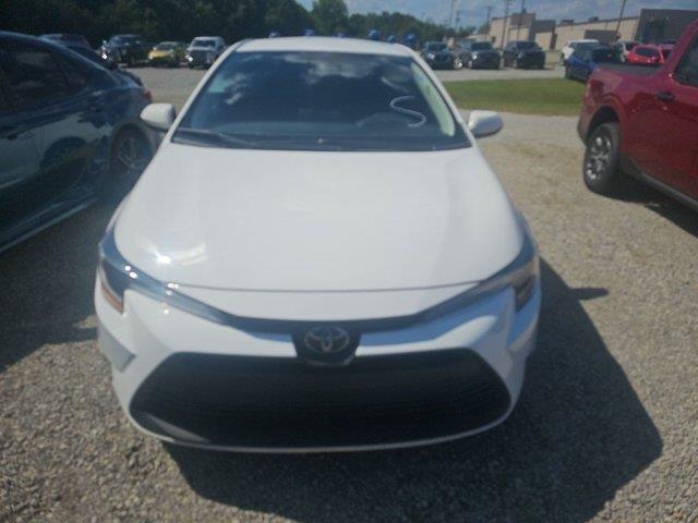 2025 Toyota Corolla LE — photo 1 of 9