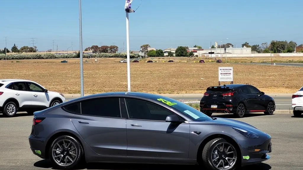 2023 Tesla Model 3 Base
