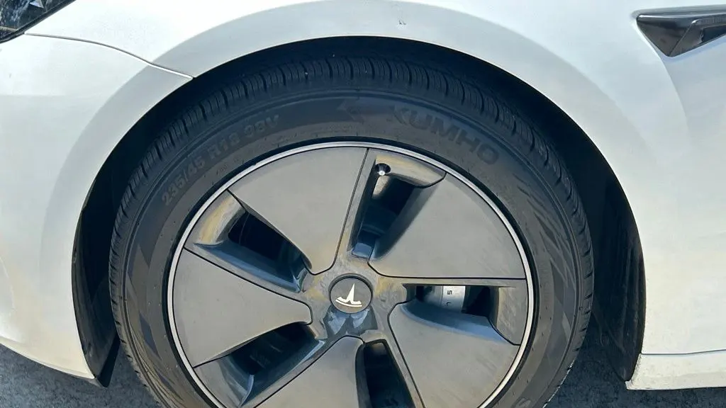 2023 Tesla Model 3 Base