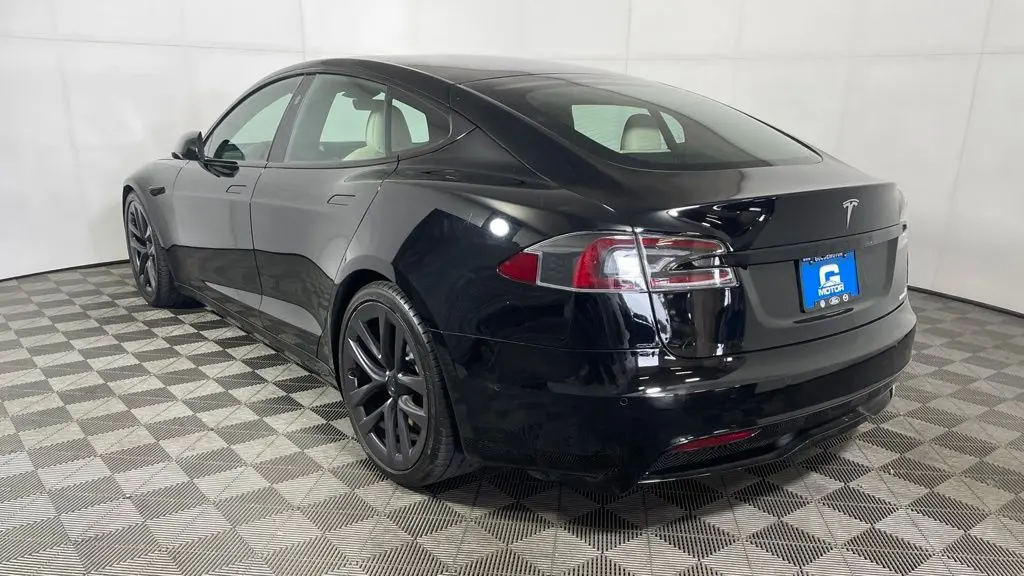 2022 Tesla Model S Base