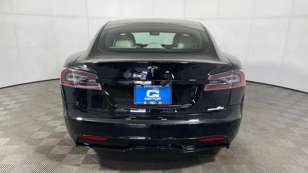 2022 Tesla Model S Base
