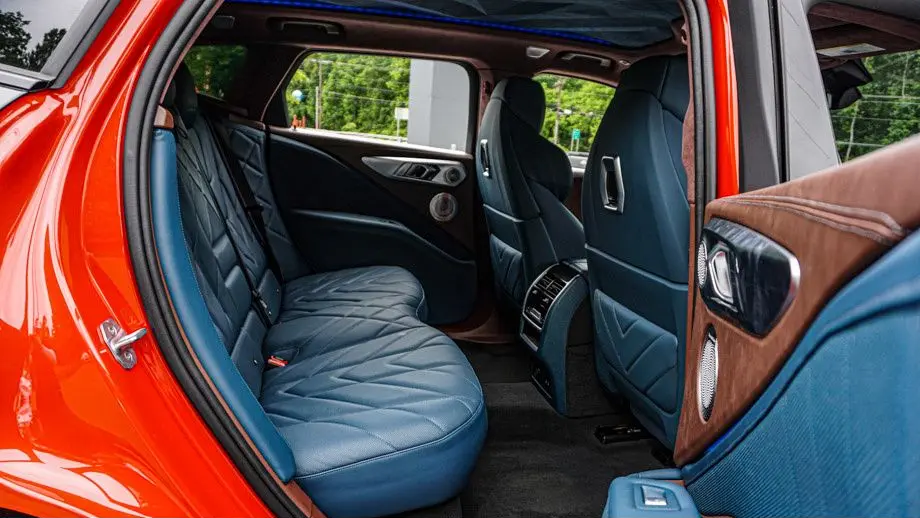 2023 BMW XM Base