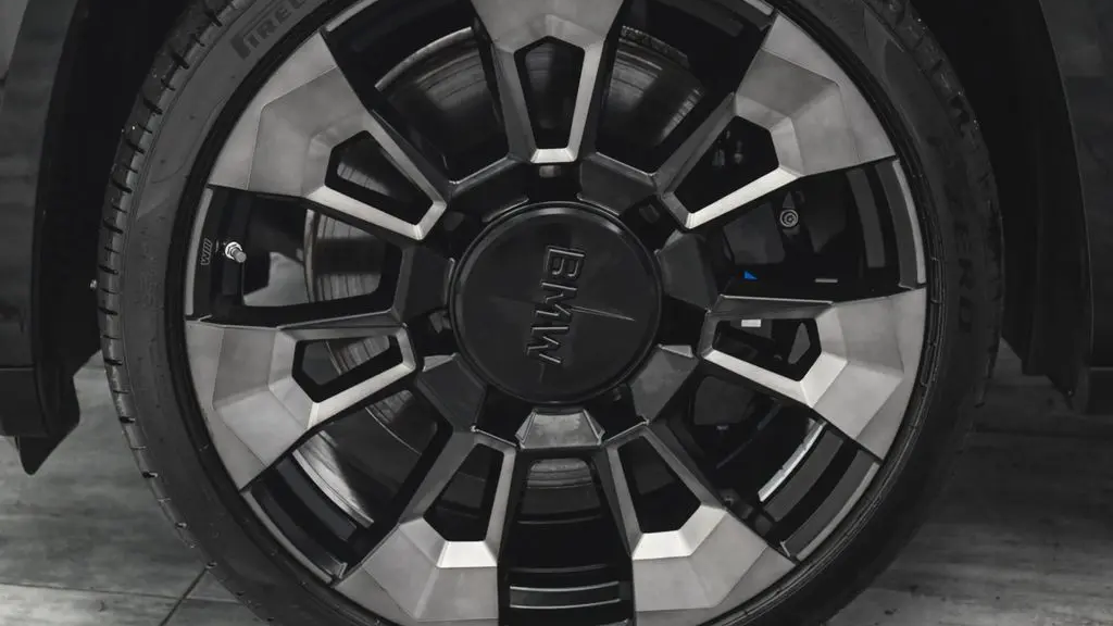 2023 BMW XM Base