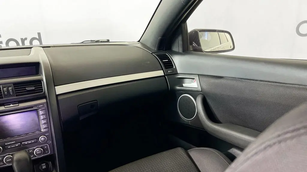 2009 Pontiac G8 Base w/Bluetooth