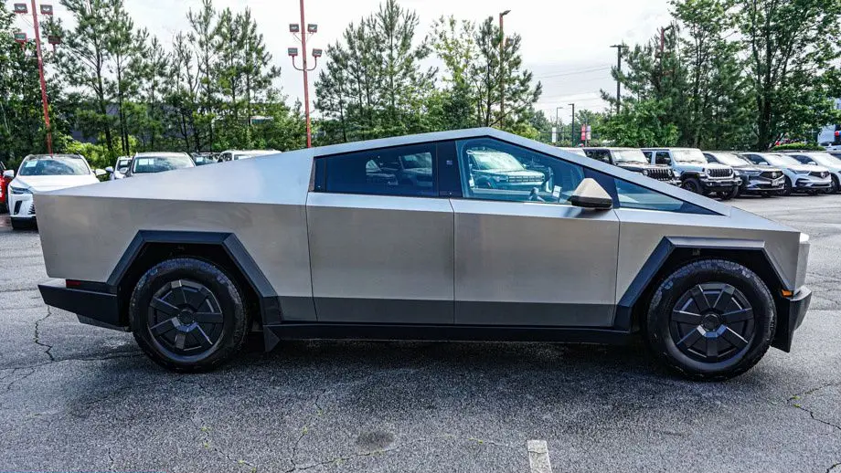 2025 Tesla Cybertruck Base