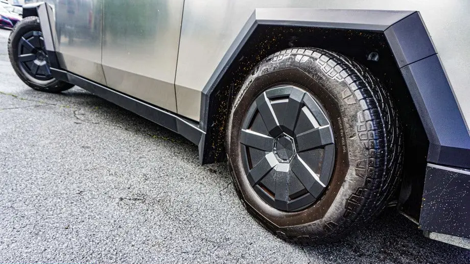 2025 Tesla Cybertruck Base
