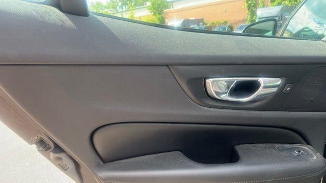 2020 Volvo S60 T5 Momentum