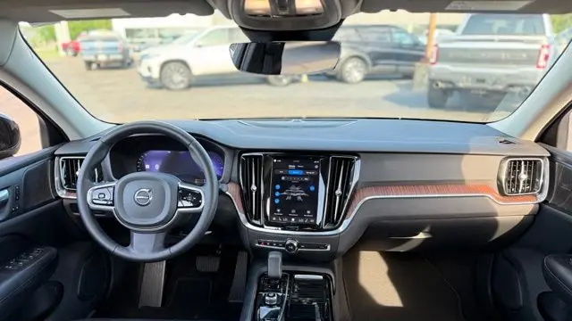 2023 Volvo S60 Recharge T8 Plus Dark Theme